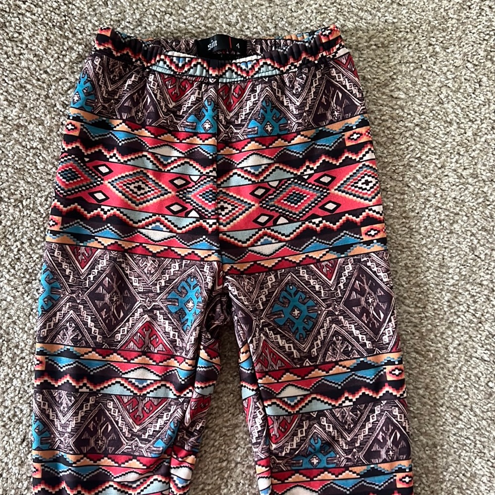I wear Sin / Sin brand woman’s fleece lined patterned leggings size 4
